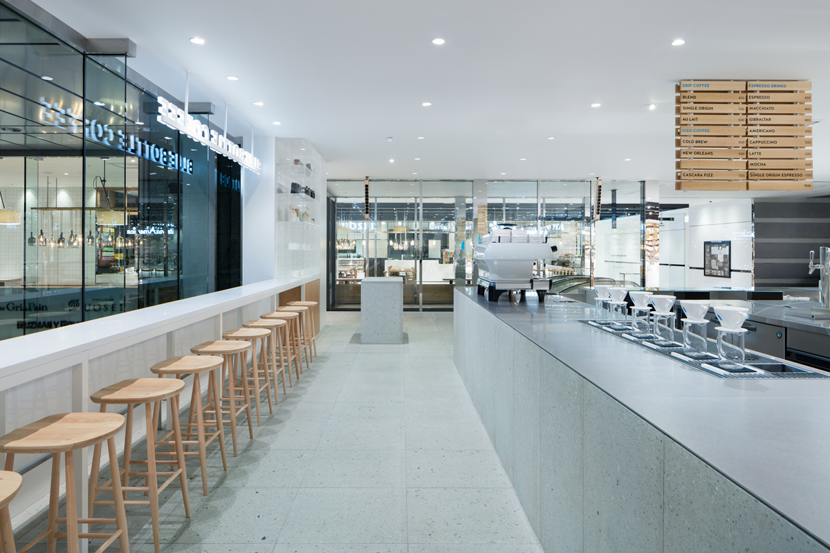 Blue Bottle Coffee Shinagawa Cafe / Schemata Architects